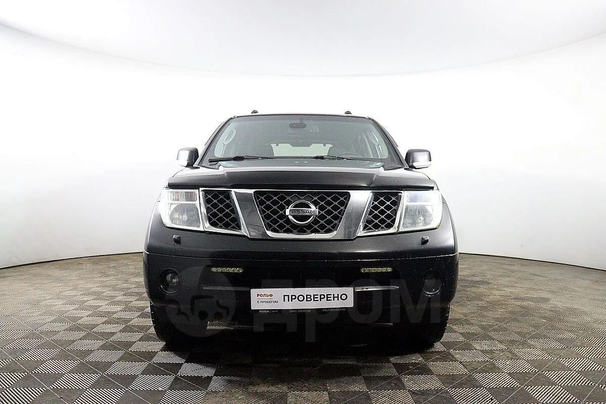 Nissan Pathfinder Image 2