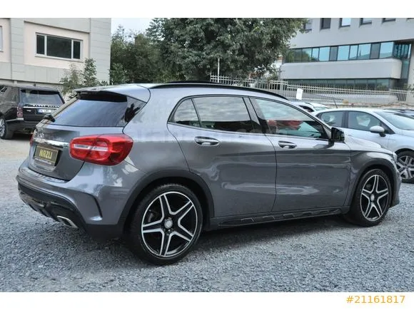 Mercedes-Benz GLA 200 AMG Image 6