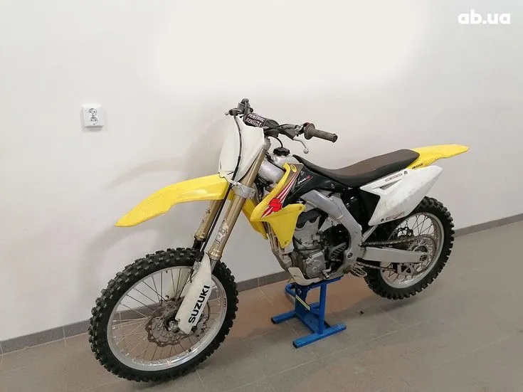 Suzuki RM-Z Image 1